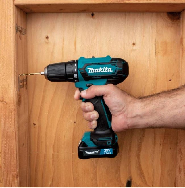 Makita aku bušilica 28 V